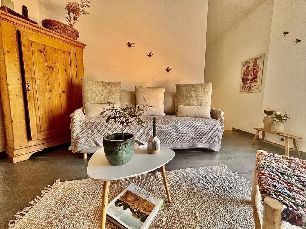 Apartament Loft Atypique Au Milieu Des Champs Tourrettes Zewnętrze zdjęcie